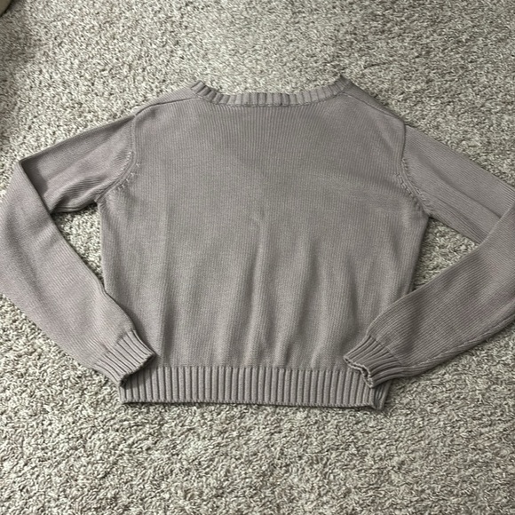 NWOT Brandy Melville Leigh Knit sweater v neck - Picture 4 of 4